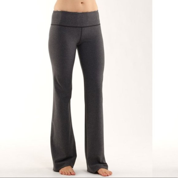 Lululemon Women's Reversible Groove Pants Flared Leg Size 6 Inseam